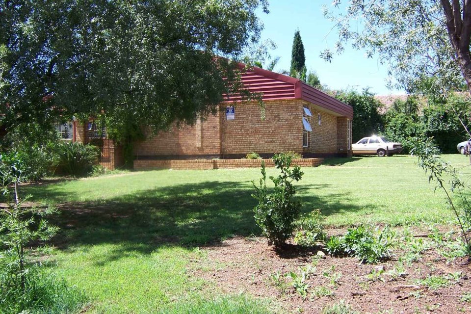 GAU-ROOIHUISKRAAL-Emmaus-Baptiste-Kerk GAU-ROOIHUISKRAAL-Emmaus-Baptiste-Kerk