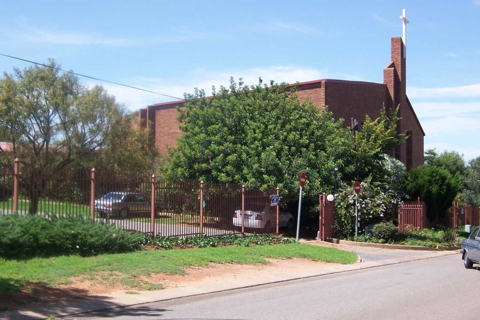 GAU-ROOIHUISKRAAL-Nederduitse-Gereformeerde-Kerk_1 GAU-ROOIHUISKRAAL-Nederduitse-Gereformeerde-Kerk_1