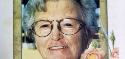 VERSFELD-Doreen-1920-2011-F